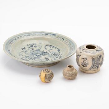 A group of porcelain, 4 pieces, China, Ming Dynasty (1368–1644).
