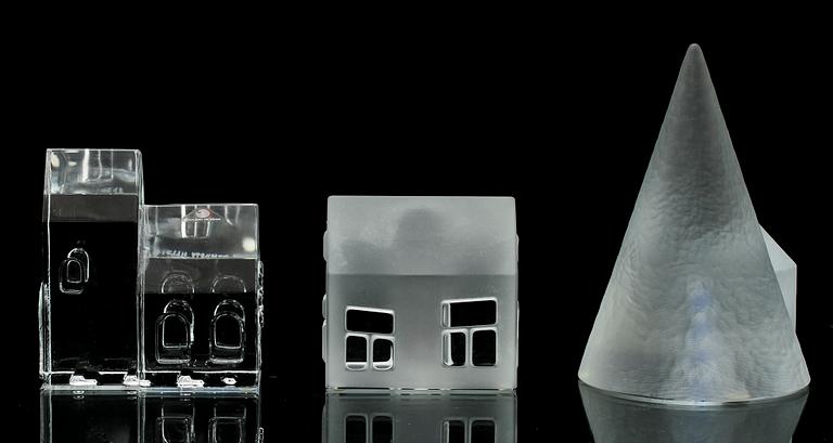 SKULPTURER, 3 st, glas, Jorma Vennola, Iittala, Finland, sign, numrr o dat samt Bertil vallien, Kosta, sign o numr.