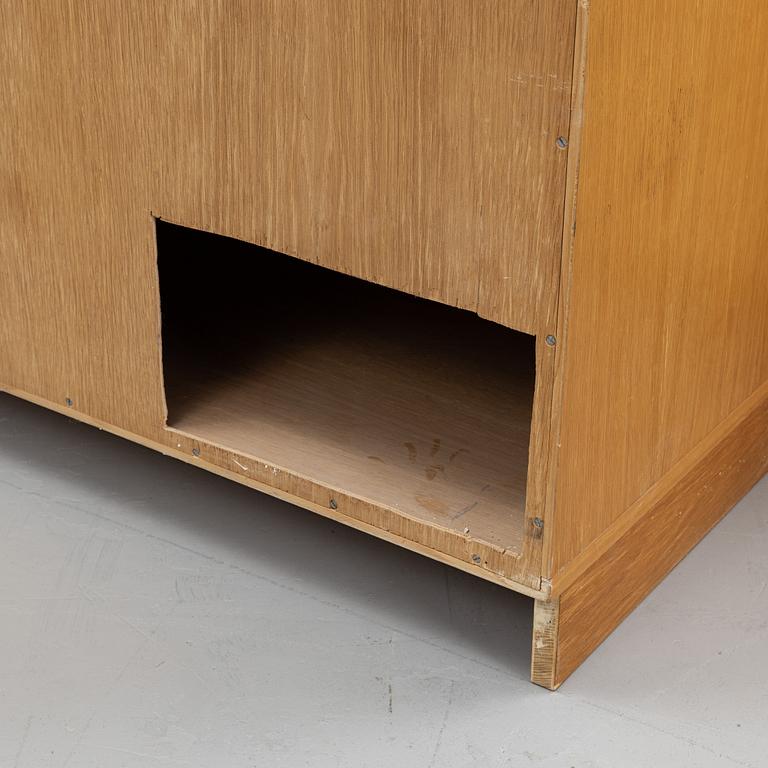 An oak veneered cabinet and chest of drawers, later part of the 20th Century.