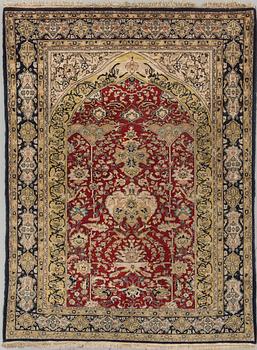 A Ghom carpet, circa 181x135 cm.