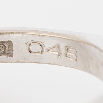 Ring, 18K white gold, camée model, set with brilliant-cut diamonds totalling 0.48 ct according to the inscription.