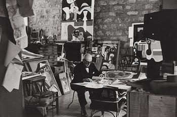 Gisèle Freund, "Le Corbusier dans son atelier à Paris, 1961".