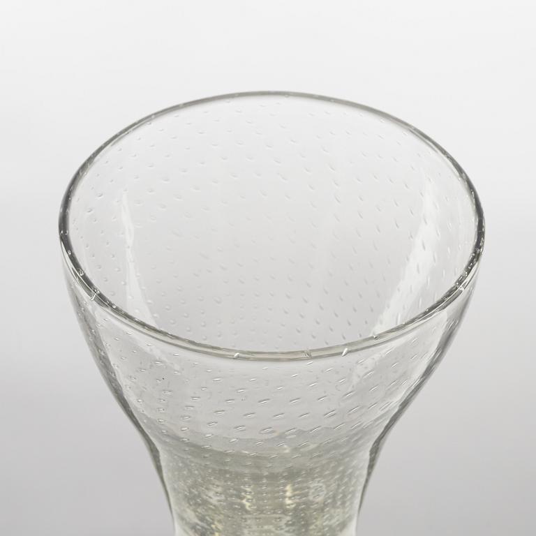 Gunnel Nyman, a glass vase, Nuutajärvi Norsjö, Finland, 1948.