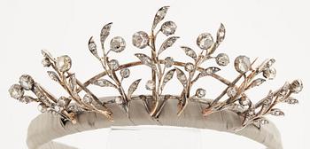 A rose cut diamond tiara/broches.