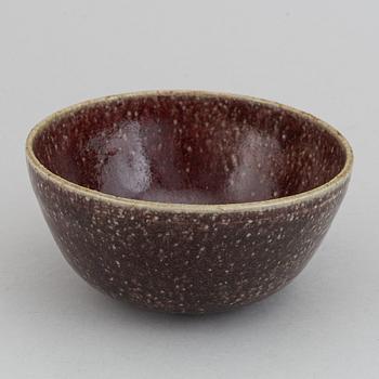 Ulla & Gustav Kraitz, a stoneware vase and a bowl, Förslöv, Sweden, one dated 1976.