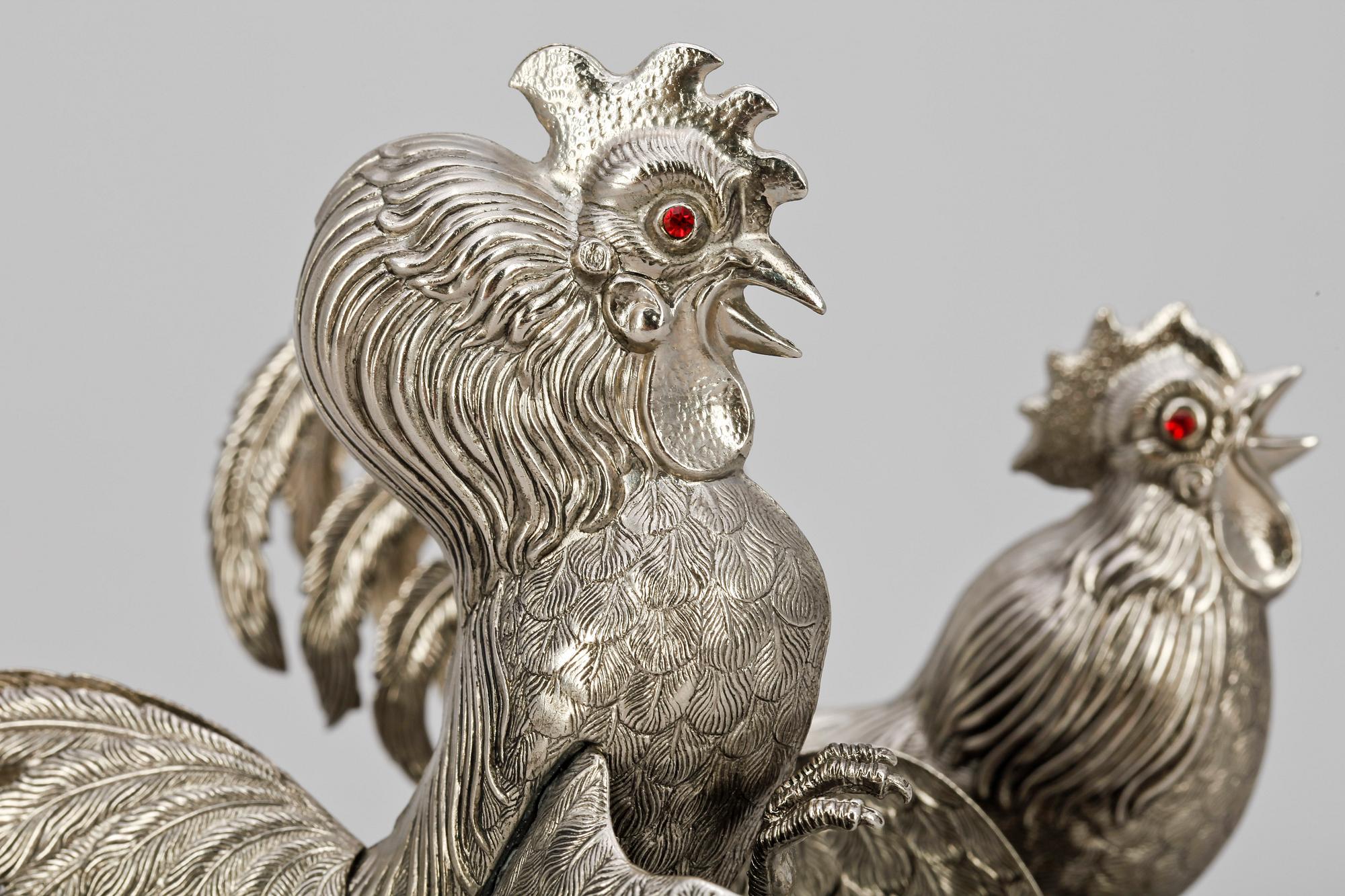 BORDSDEKORATIONER, ett par, vitmetall, 1900-tal.