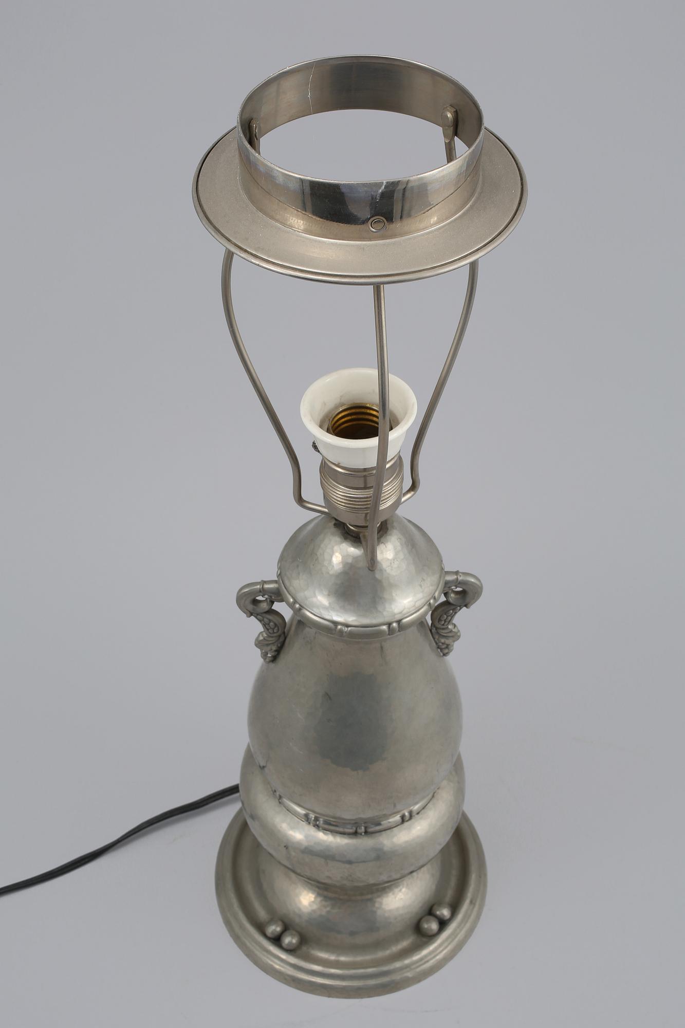 BORDSLAMPA, 1900-talets första hälft.