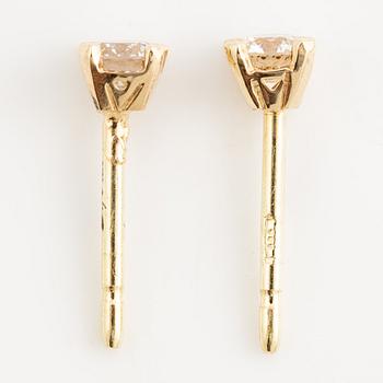 Earrings 14K gold with brilliant-cut diamonds.