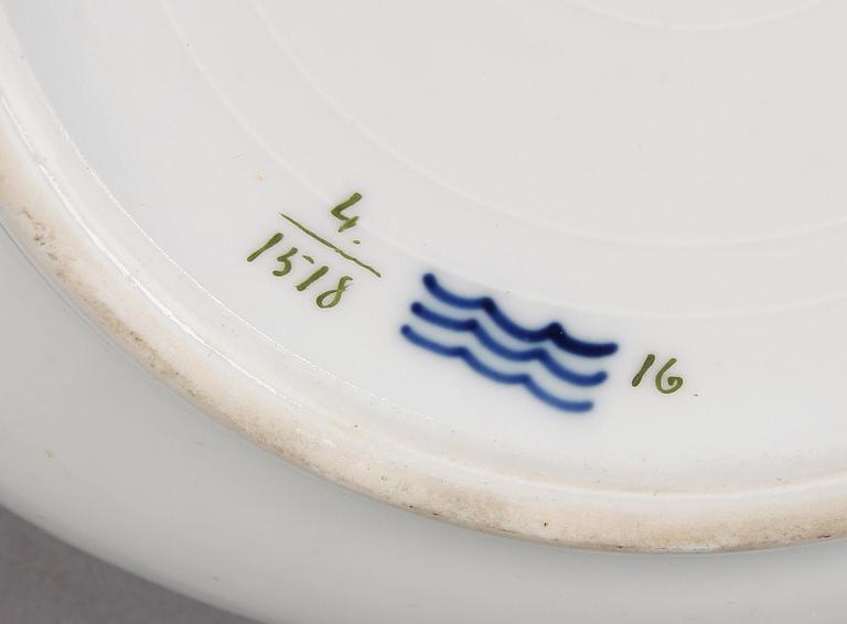 SKÅLAR, 3 st, porslin, bl.a Royal Copenhagen.