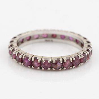 Ring, eternity ring 18K white gold with rubies.