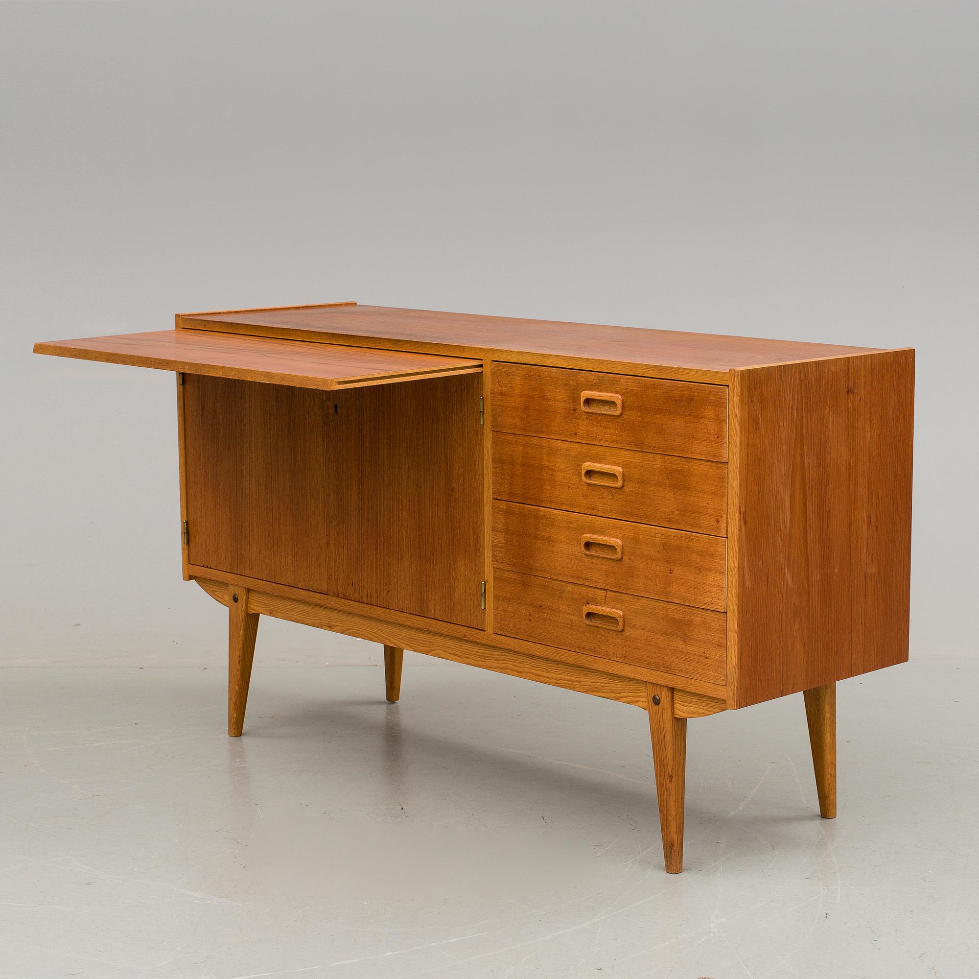 SIDEBOARD, 1900-talets mitt.