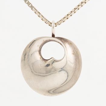 Vivianna Torun Bülow-Hübe, Pendant, sterling silver, by Georg Jensen, Denmark.