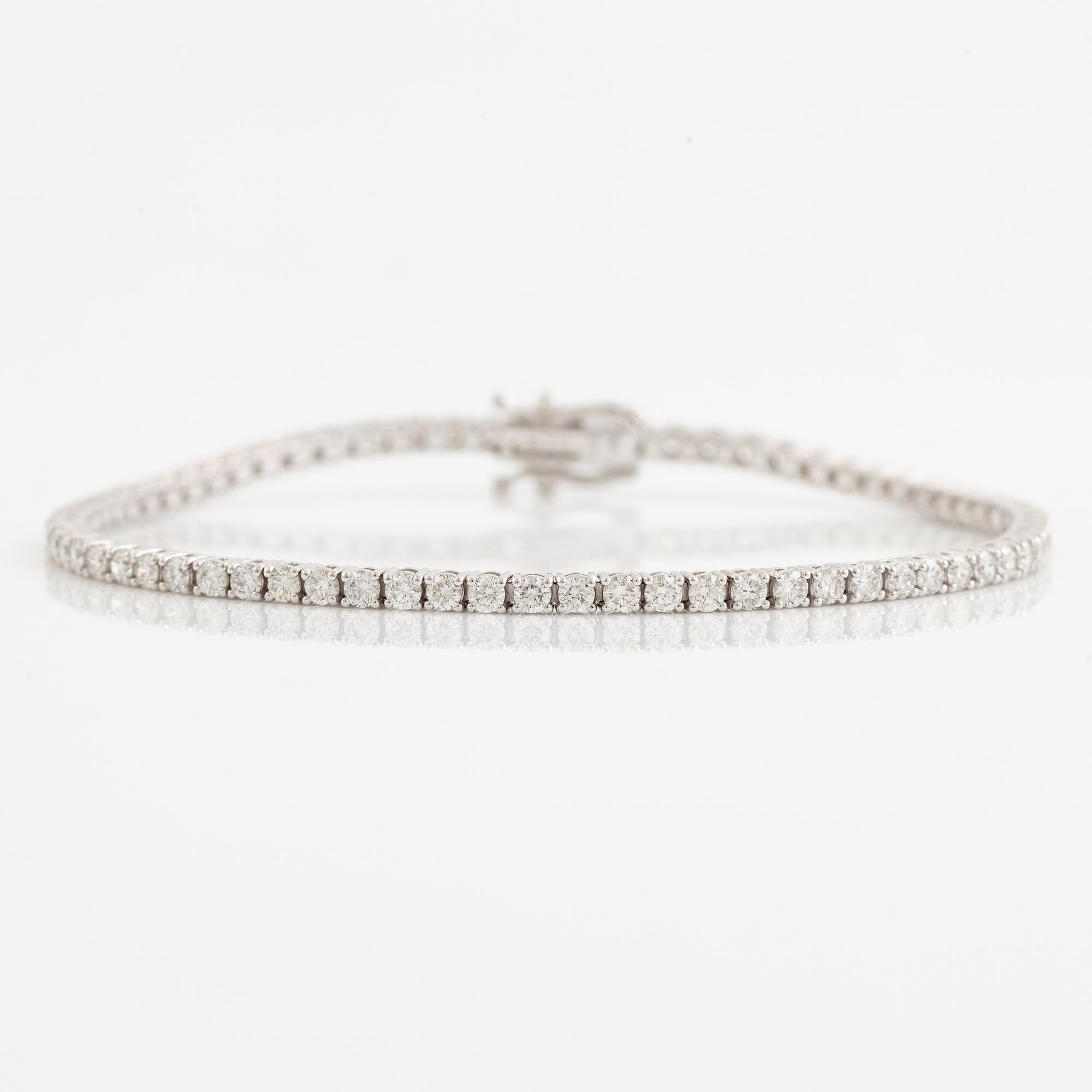 Tennis bracelet 18K white gold with brilliant-cut diamonds.