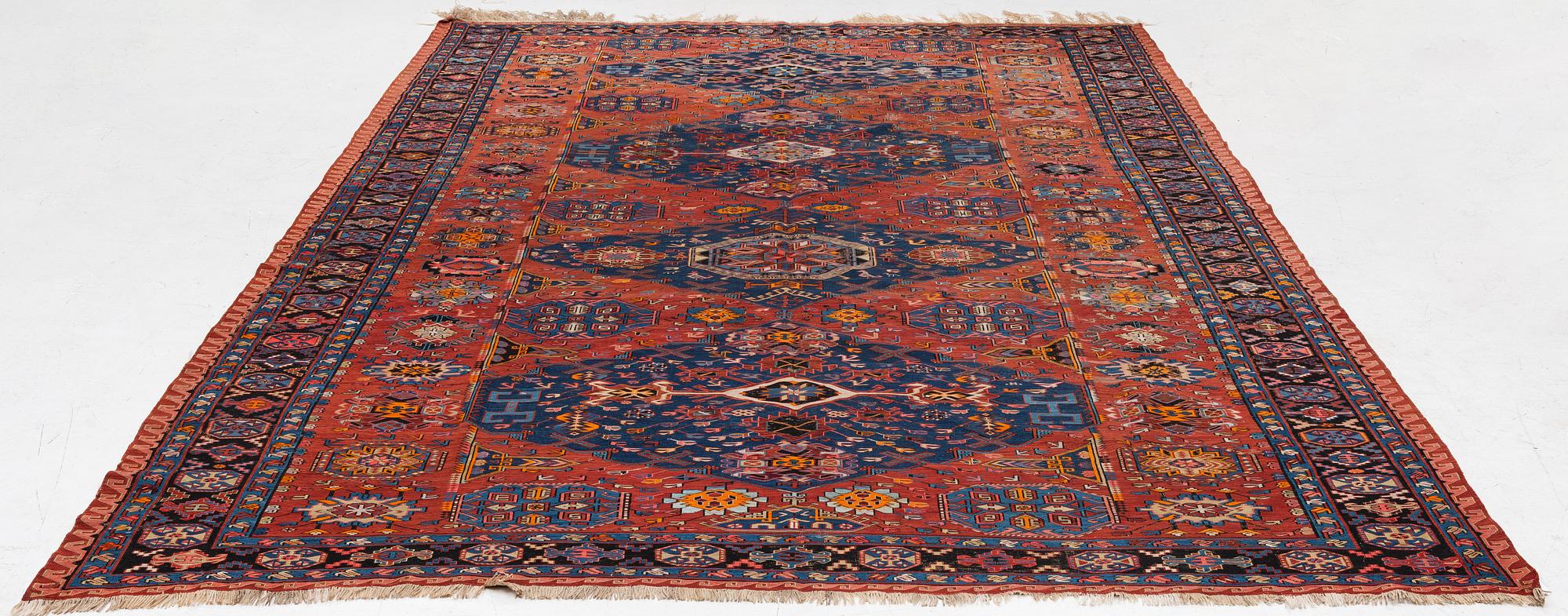 Matta, antik Soumak,  Östra Kaukasus, ca 368 x 262 cm.