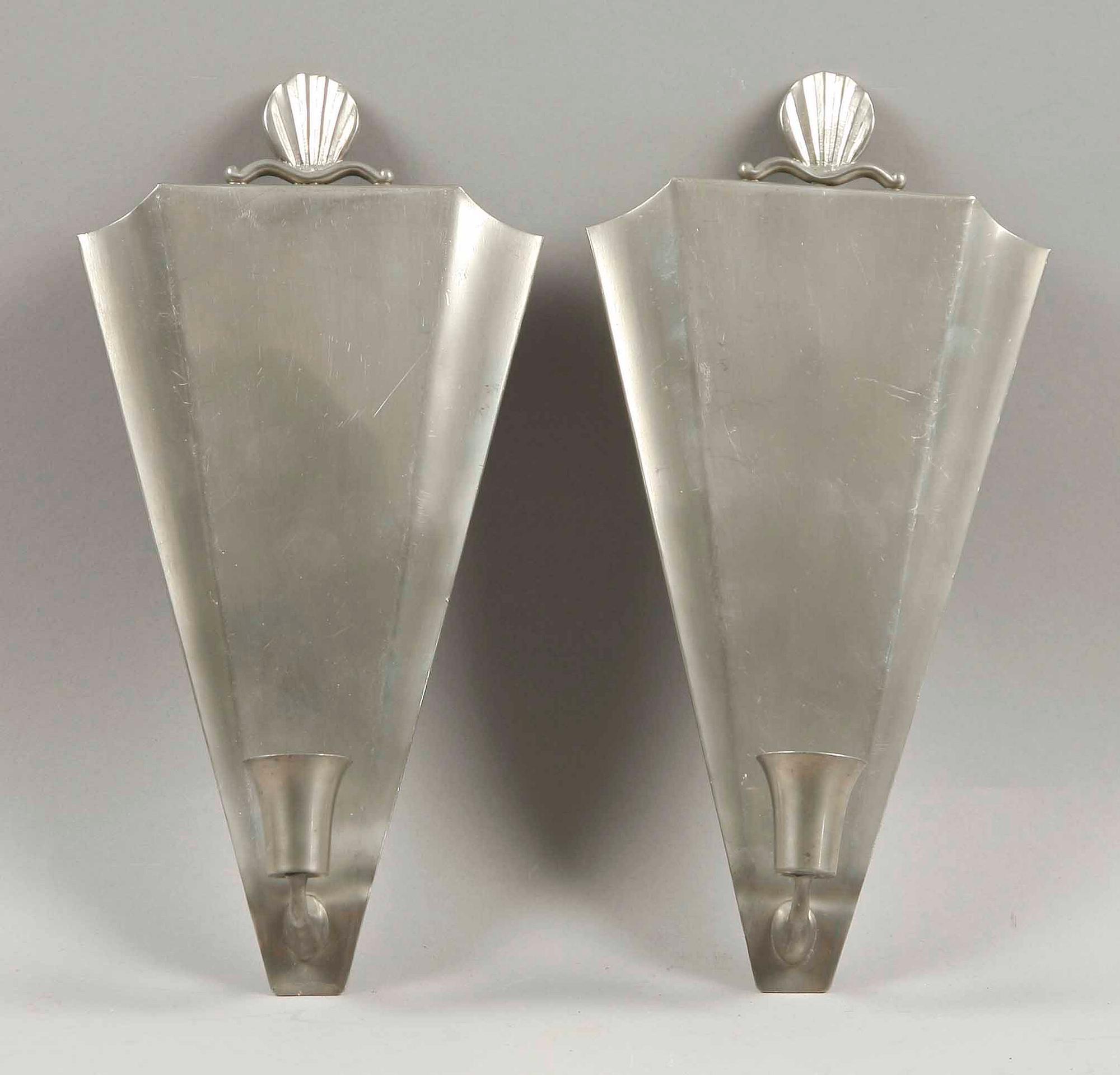 SPEGLAR, 2 st, tenn, samt LAMPETTER, ett par, Ystad Tenn, 1900-talets första hälft.