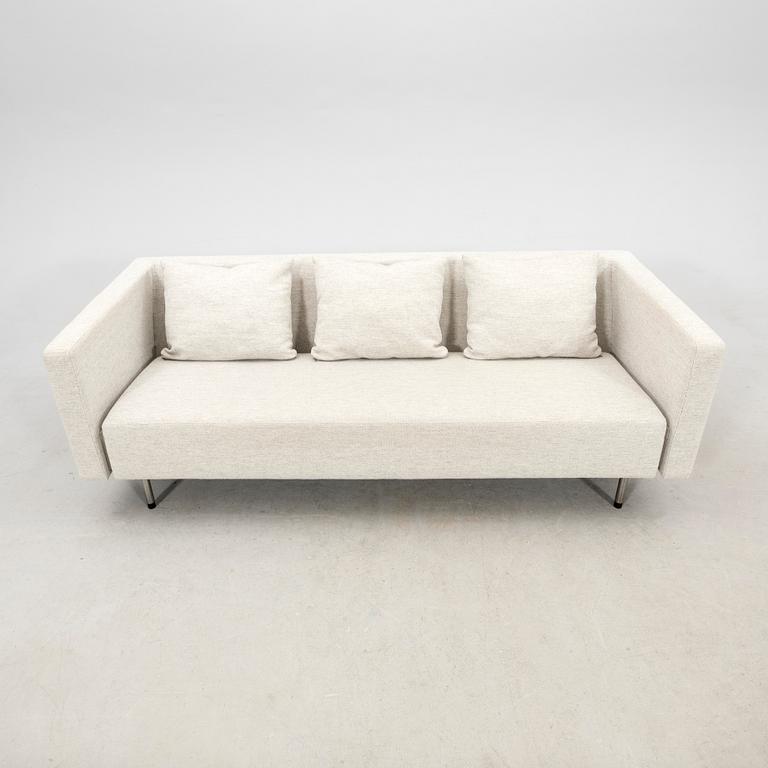 Jonas Lindvall, soffa, "Mata Hari" formgiven 2004 och tillverkad av deNord.