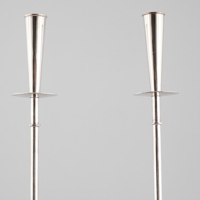 TORE ELDH, ett par ljusstakar, silver, K&EC, Göteborg, 1962.