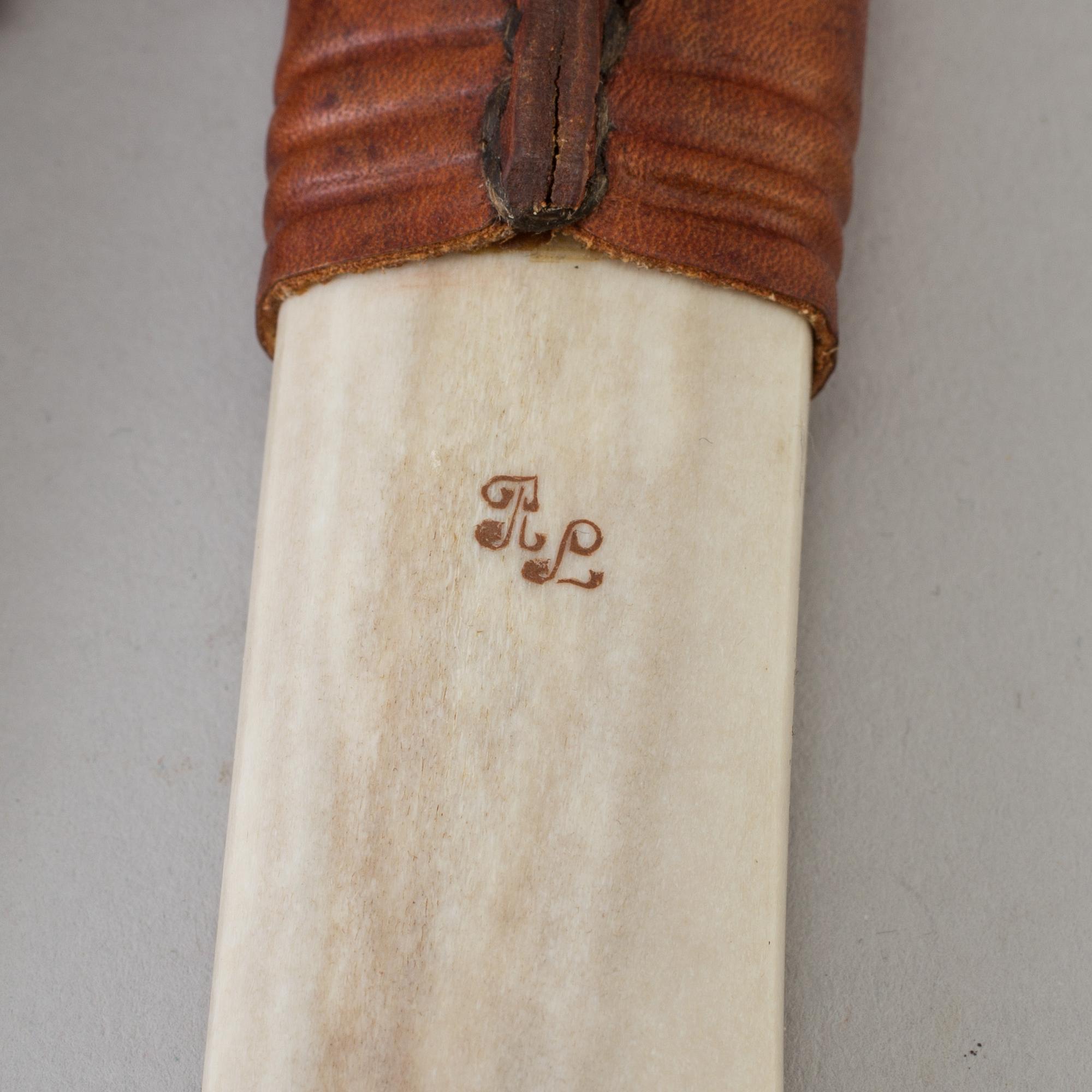 A same knife by Randolf Lindblom, signed.