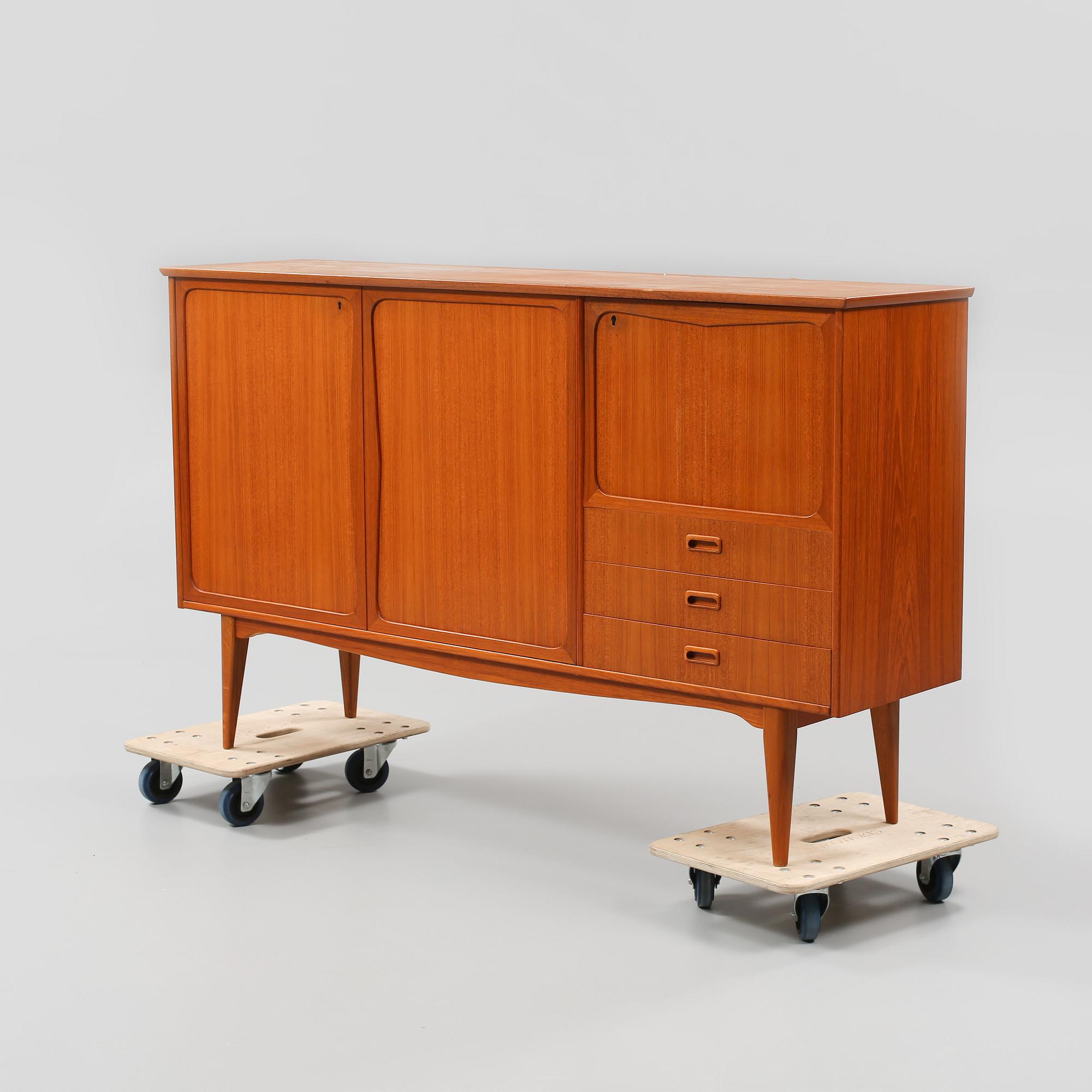 SIDEBOARD, 1900-talets tredje kvartal.