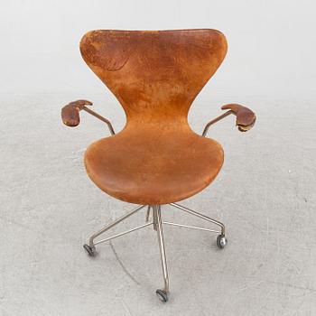 Arne Jacobsen, skrivbordsstol, "Sjuan", Fritz Hansen, Danmark.