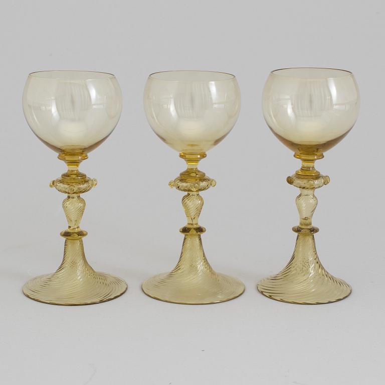 12 pcs of 20th century glasses.