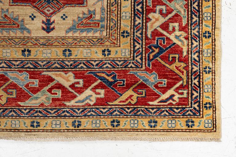 Rug, Pakistan. approx. 300 x 210 cm.