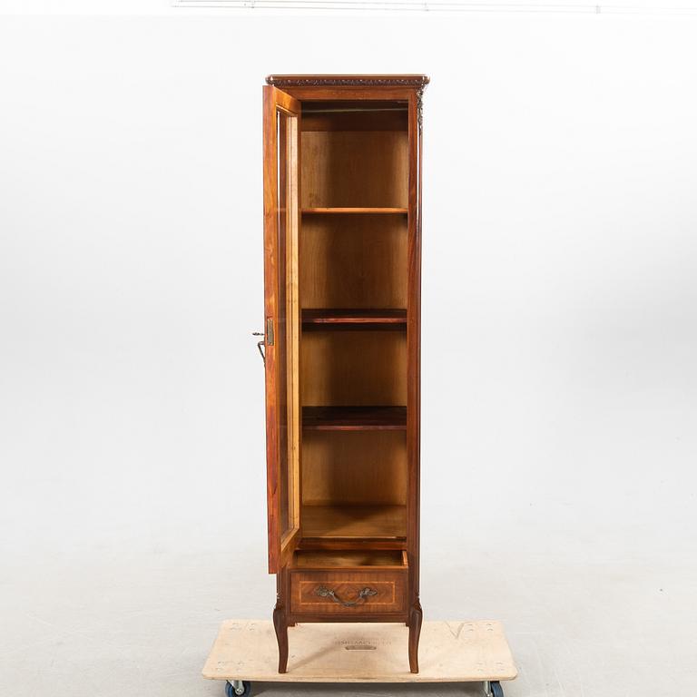 Display cabinet/wardrobe, first half of the 20th century.