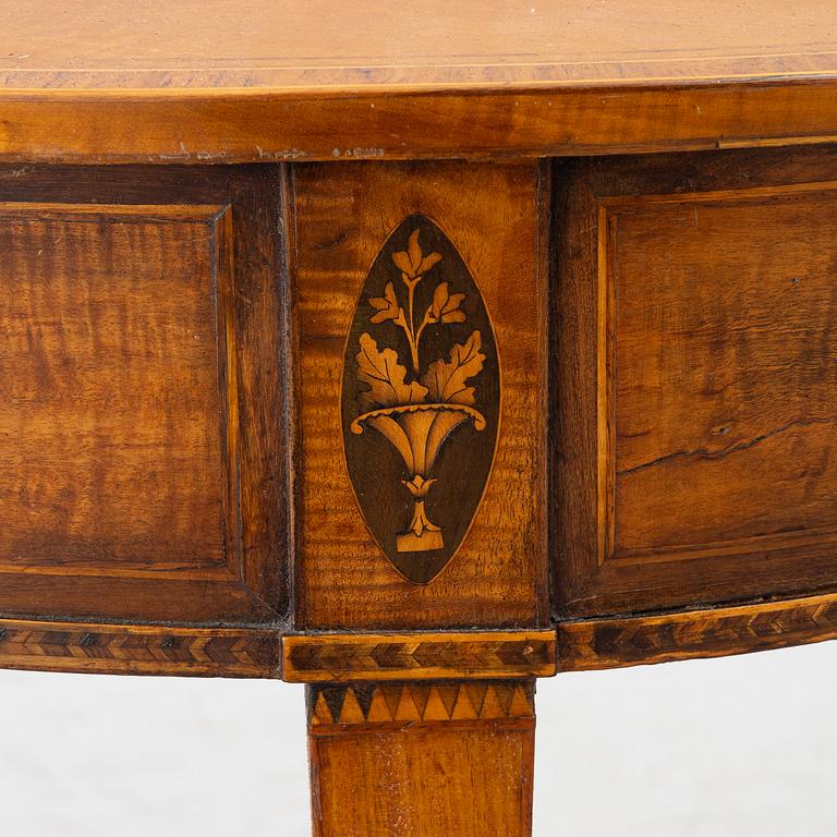Sewing table, England, circa 1800.