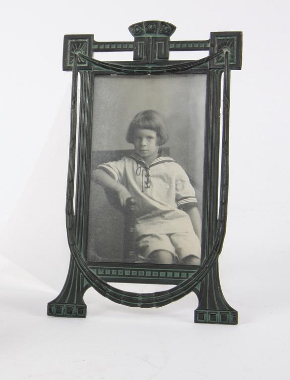 FOTOGRAFIRAM och DOSA MED LOCK, 2 delar, jugend. 1900-talets början.
