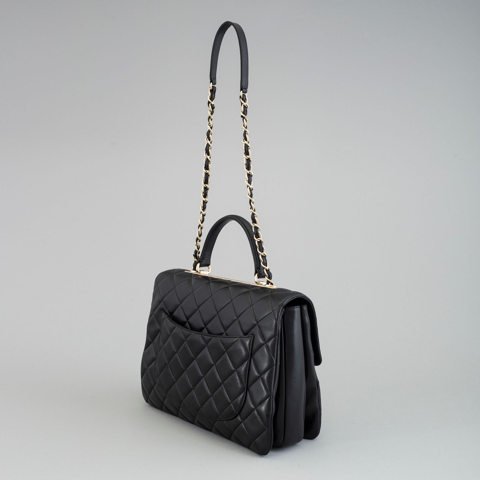 A bag by Chanel Grand sac a rabat avec poignee 2017. Bukowskis