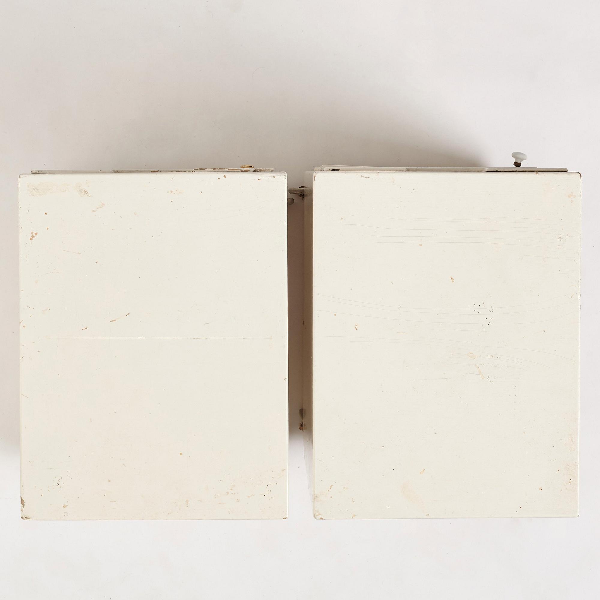 Alvar Aalto, sängbord, ett par, O.y Huonekalu-ja Rakennustyötehdas, Finland ca 1932, modellen ritad till Pemar-sanatoriet.