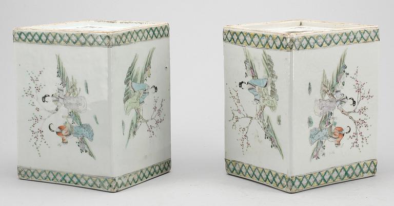 OPIUMKUDDAR, ett par, porslin, Kina, 1900-tal.