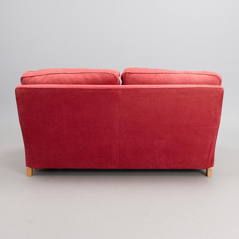 A 21st century Howard model sofa, Englesson.