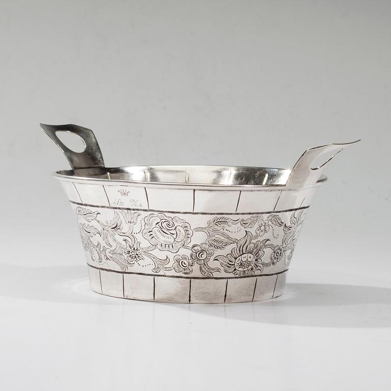 SKÅL, silver, Österrike-Ungern 1845. Vikt 258,7 g.