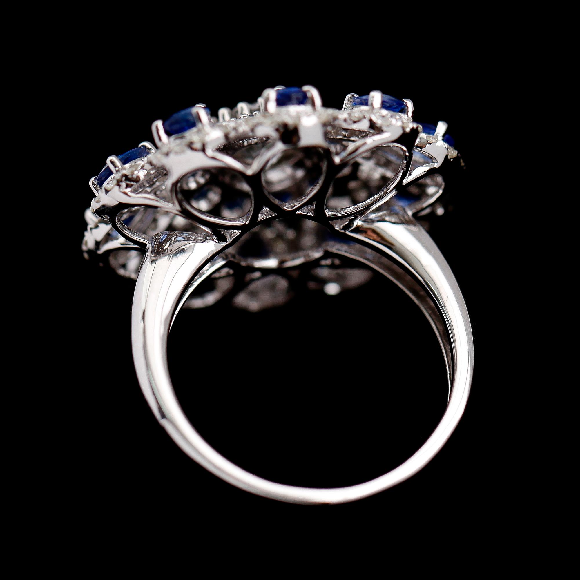 COCKTAILRING, 18 k vitguld, briljantslipade diamanter tot 1.70 ct, safirer tot 1.69 ct.