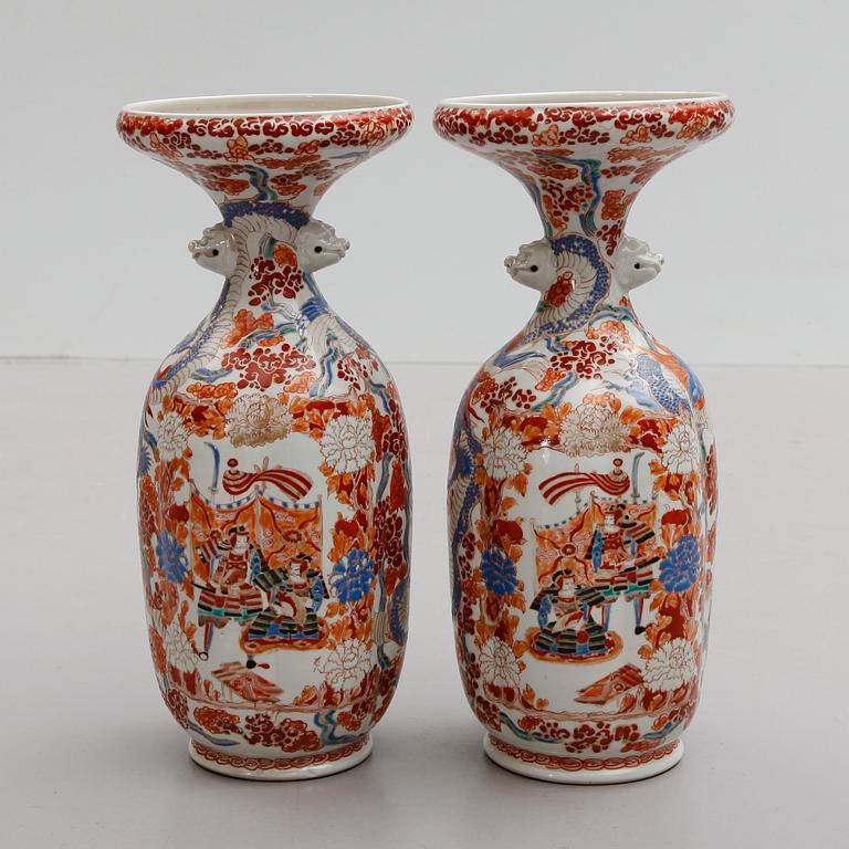 VASER, 1 par, porslin, Japan, tidigt 1900-tal.