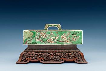 1334. A rare famille verte scroll weight, Qing dynasty, Kangxi (1662-1722).