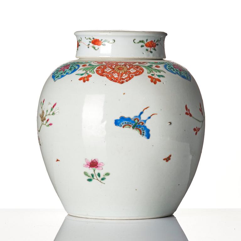 Bojan med lock, porslin. Qingdynastin, 1700-tal.