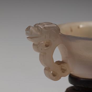 A small nephrite bowl and an agate cup, late Qing dynasty (1644-1912).