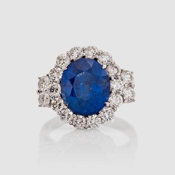 1417. A 5.74 cts sapphire and diamond ring. Total carat weight 1.70 cts.