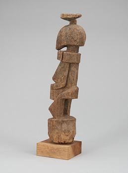 FETISCH. Trä. Tellem/Dogon-stammen. Mali 1800-talets mitt - andra hälft. Höjd 30,5 cm.