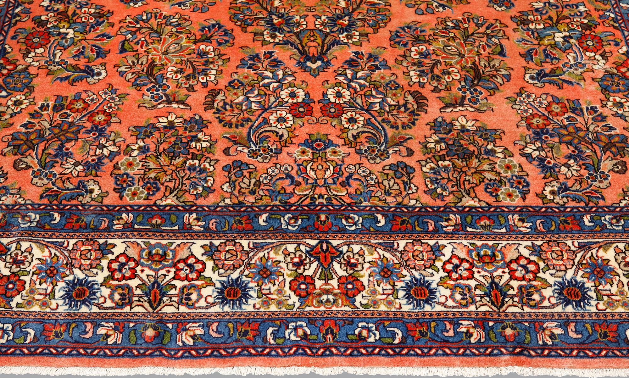 A Sarouk carpet, ca 258 x 210 cm.