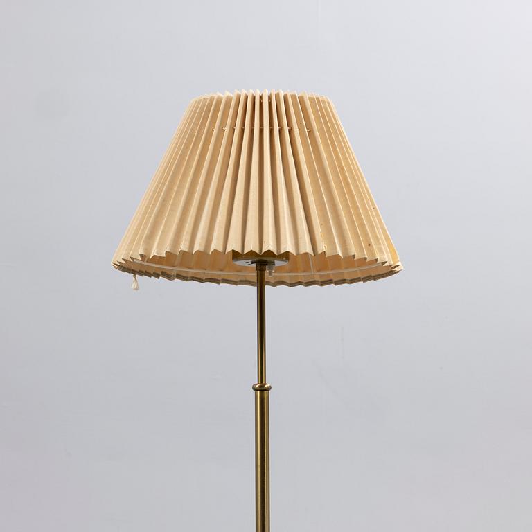 Josef Frank, golvlampa, modell G 2326, Firma Svenskt Tenn.