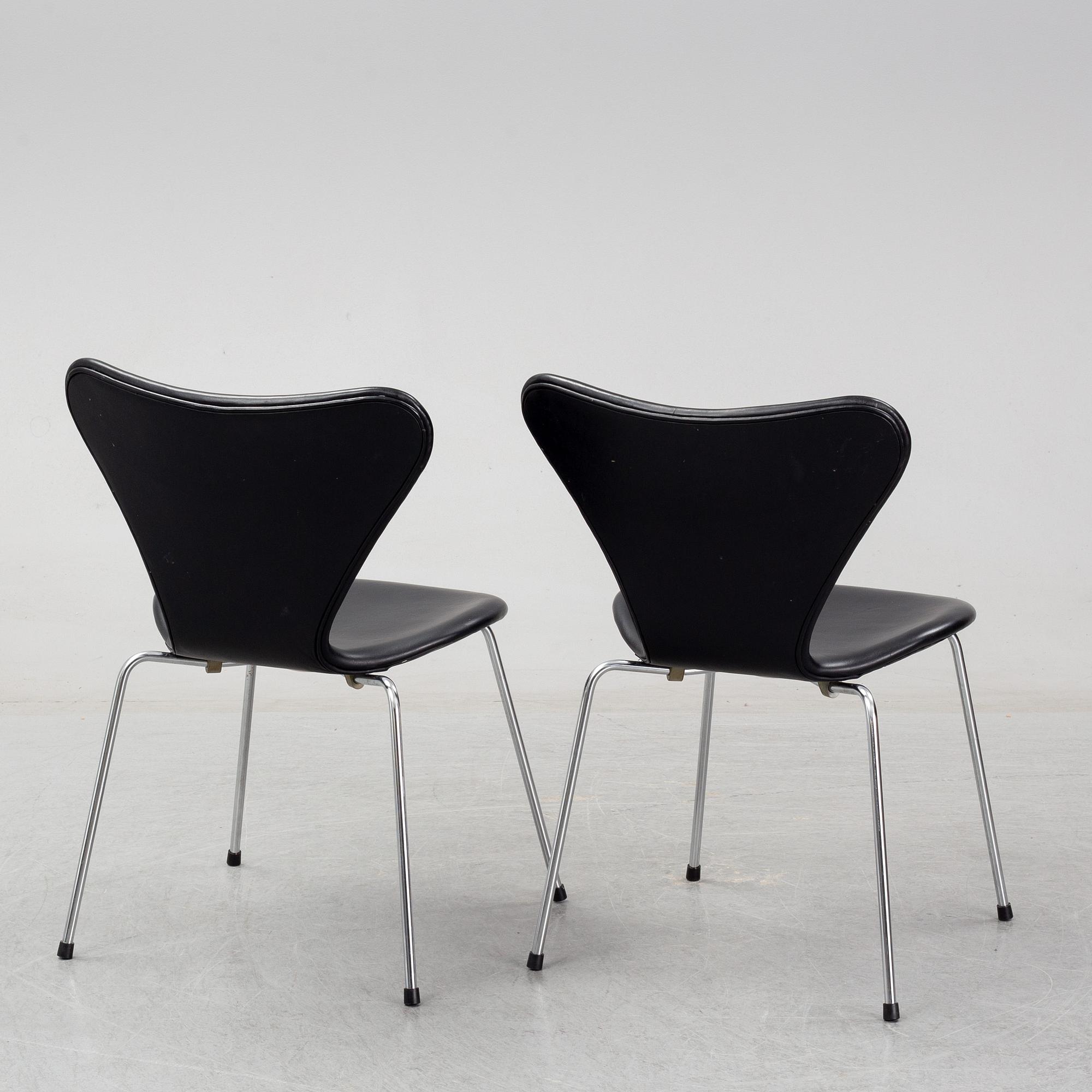 ARNE JACOBSEN, stolar, 3 st, "Sjuan", Fritz Hansen, Danmark.