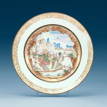 A famille rose and gold dish, first half of the 18th Century.