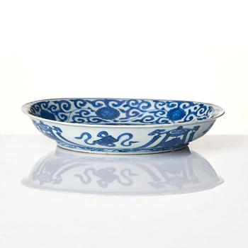 A blue and white dish, Ming dynasty, Wanli (1572-1620).