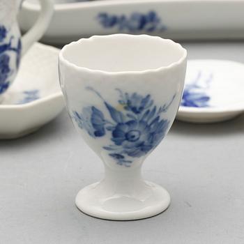 KAFFESERVIS, 31 delar, porslin, "Blå blomster", Royal Copenhagen, 1900-tal.