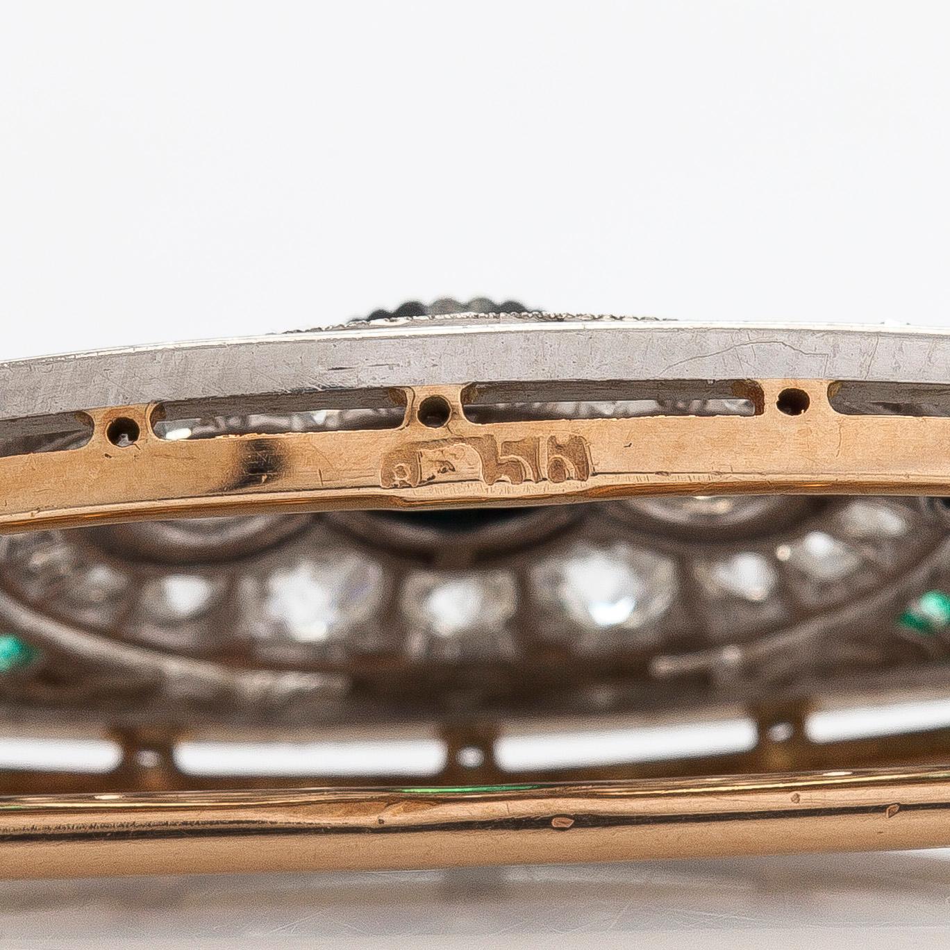Rintaneula, 14K kultaa/platina, smaragdeja sekä vanha- ja ruusuhiottuja timantteja, Venäjä 1908-26.