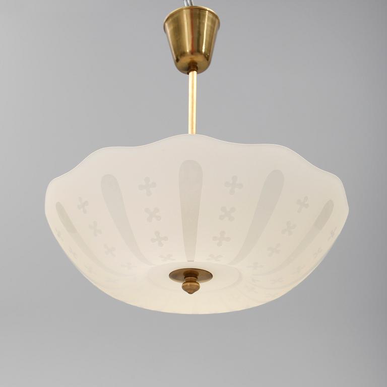 TAKLAMPA, 1900-talets första hälft. Höjd ca 49 cm.