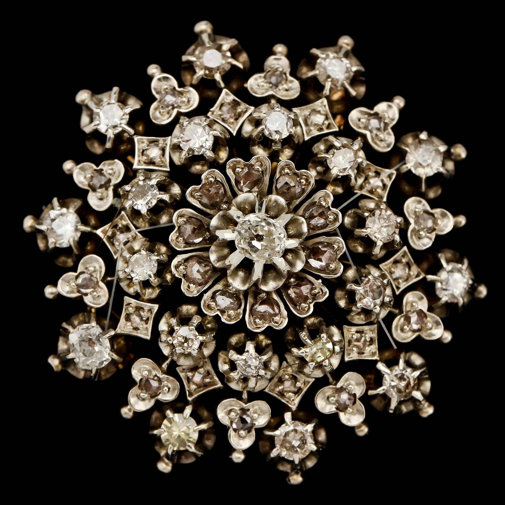 BROSCH, förgyllt silver med antikslipade diamanter, Frankrike, 1900-tal. Vikt 17 g.